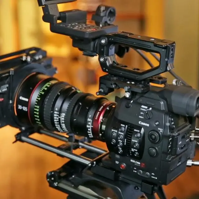 Cinema camera rig with a large zoom lens