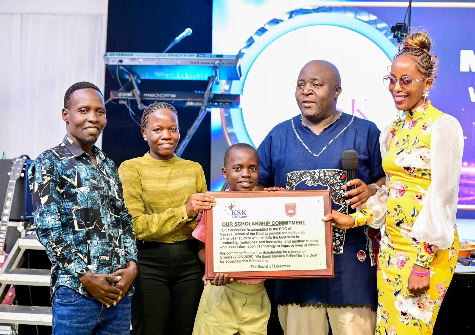 Students receiving a certificate at the KSK Foundation event